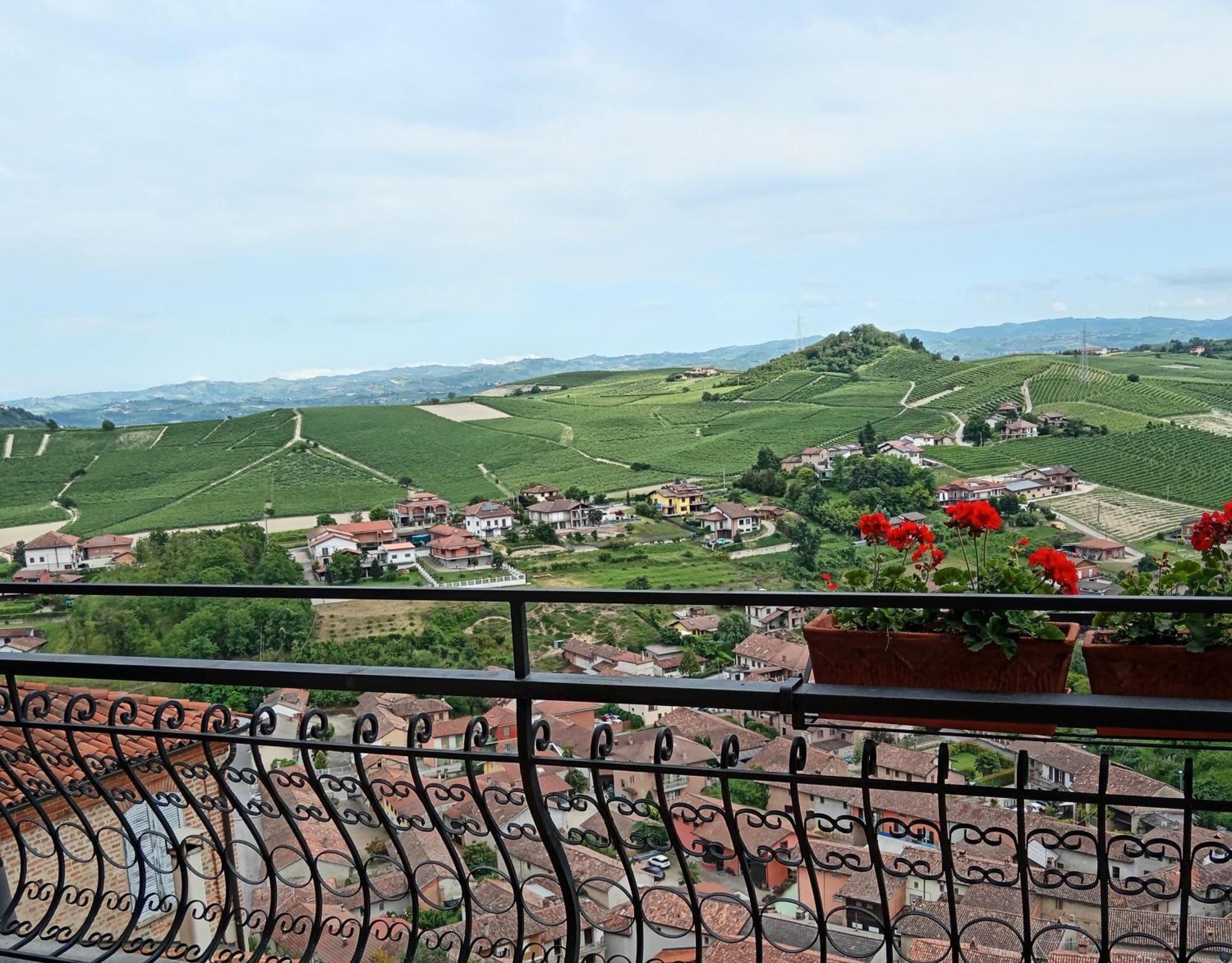 Teresa Al Belvedere Rooms&Holidayapartments Camere&Appartamenti Castellinaldo Buitenkant foto